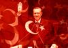 fotomontaggio raffigurante Recep Tayyip Erdoğan, la bandiera degli Usa e quella della Turchia, su fondo rosso