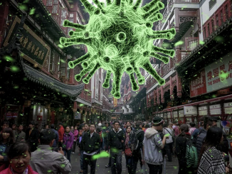 L'immagine mostra una affollata via cinese e sospesa sulle teste delle metaforicamente incombe una grande struttura verde che riproduce la struttura di un virus-