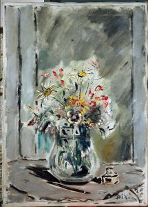 Dipinto a olio raffigurante un interno con un tavolo tondo e sopra un vaso a forma di brocca con fiori variopinti, con modi post impressionistici. Pennino e calamaio poggiati sul tavolo