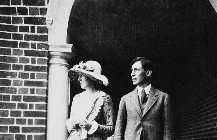 Malattia letteratura, riflessione su cultura e covid, foto d'epoca di scrittrice Virginia Woolf con marito