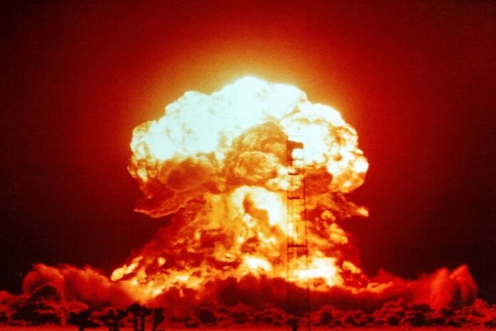 armi nucleari Peace treatis and winds of war - Trattati di pace e venti di guerra