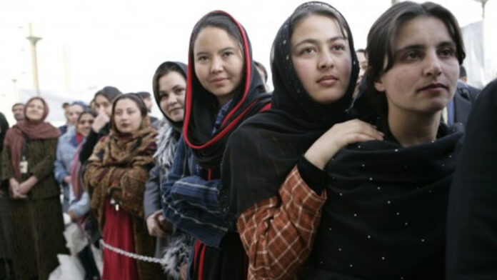 Donne afgane Afghanistan, women oppression covered by the Ukrainian war - Di nuovo infranti i diritti delle donne