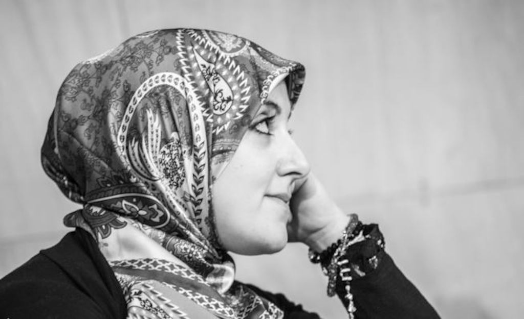 Le cicatrici di Asmae Dachan, l'italo-siriana in avanscoperta per la pace, Siria