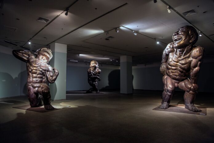 he prototype in idols: Yue Minjun China’s re-modernization bids a new pluralistic path