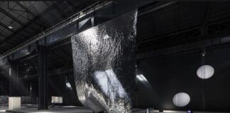 Fuori dai denti / Ann Veronica Janssens all’Hangar Bicocca di Milano
