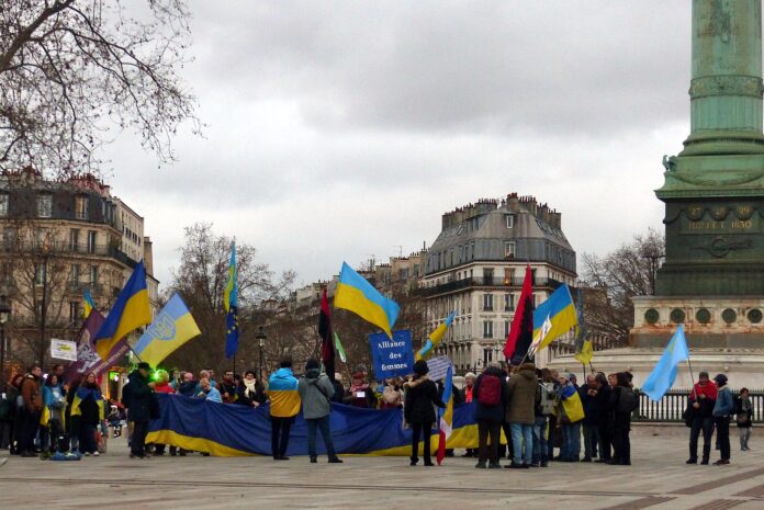 Manifestation_ukraine_bastille L’Unione Europea di fronte alle sfide di Putin