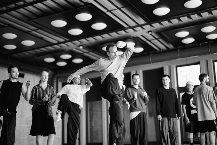 UNLUCKGauthier DanceHofesh Shechter Utopie di bellezza